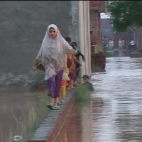 Postošo plūdu dēļ Indijā un Pakistānā iesprostoti simtiem tūkstoši cilvēku
