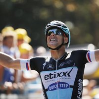 Čehs Štībars triumfē 'Tour de France' posmā; līderis Martins piedzīvo kritienu