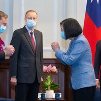 ASV ministrs tiekas ar Taivānas prezidenti