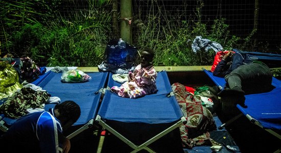 Lampedūzā ierodas tūkstošiem migrantu: izsludināts ārkārtas stāvoklis