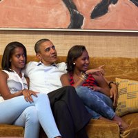Piecas lietas, ko bērnu audzināšanā varam mācīties no Obamu ģimenes