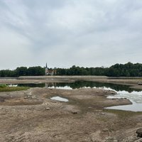 ФОТО: Только до конца сентября. Удивительные пейзажи на берегах Даугавы после снижения уровня воды на Плявиньской ГЭС