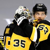 Bļugera pārstāvētā 'Penguins' svin pārliecinošu uzvaru NHL pārbaudes spēlē