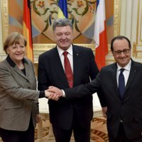 Порошенко обнадежили переговоры с Меркель и Олландом по Донбассу