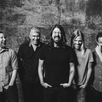 'Foo Fighters' satricinās Lucavsalu ar brīvdabas rokkoncertu