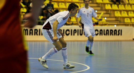 Latvijas telpu futbolisti zaudē arī noslēdzošajā EČ kvalifikācijas pamatturnīra spēlē