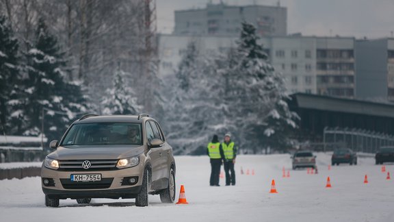 Drošas ziemas braukšanas apmācības Biķerniekos 