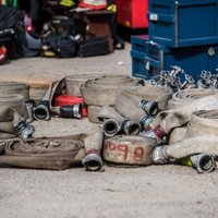 Kūdras degšanu Valdgales pagastā pilnībā varēs likvidēt tikai rudenī, pieļauj VUGD