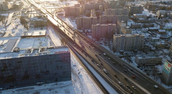 Policija un VID naksnīgos reidos Rīgā pieķer 18 pārkāpējus