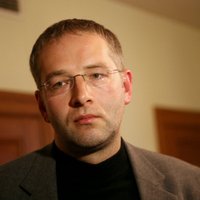 Политик: против Ушакова можно выдвинуть Домбурса или Штелмахерса