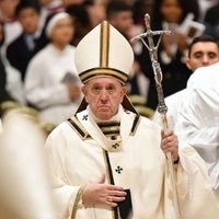 "Бог любит всех, даже худших из людей". Папа Римский провел рождественскую мессу в Ватикане