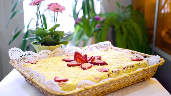 Mandeļu un zemeņu torte - 1