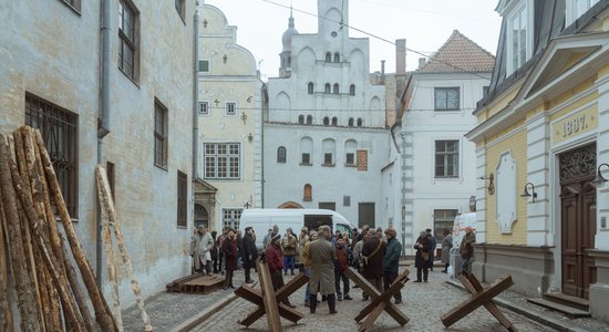 Foto: Noslēgusies Viestura Kairiša jaunās spēlfilmas 'Janvāris' uzņemšana