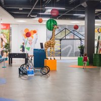 'Rīga Plaza' atklāts zinātkāres centrs bērniem un jauniešiem
