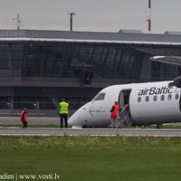 'airBaltic' lidmašīna veikusi avārijas nosēšanos; lidostas 'Rīga' darbība atjaunota