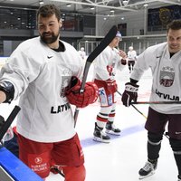 Latvijas izlase 37 hokejistu sastāvā sāks gatavošanos pasaules čempionātam