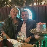 Hosams un Linda Abu Meri iepriecina ar romantisku kopbildi