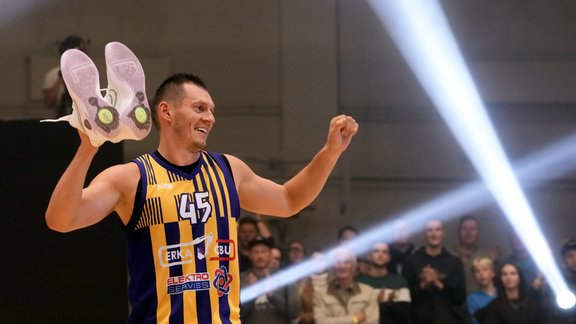 Jānis Blūms, basketbols