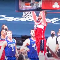 Video: Bertāna 'danks' pēc Vestbruka piespēles NBA dienas otrais skaistākais moments