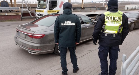 ФОТО. В Польше задержан гражданин Латвии, управлявший угнанным Audi A8