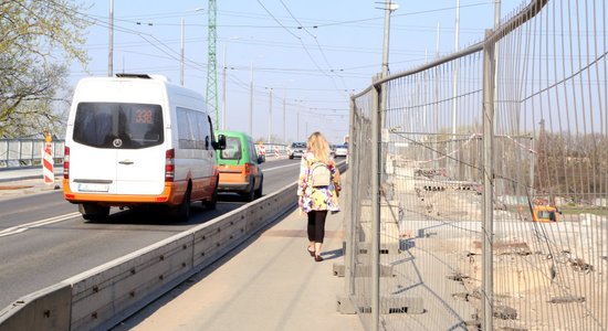 Транспорт курсирует по Деглавскому мосту без инцидентов