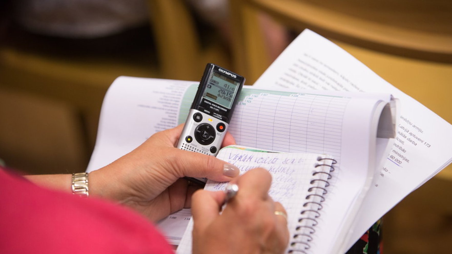 Žurnālistus un aktīvistus ar likumu aizsargās no ļaunprātīgām tiesvedībām