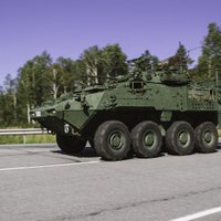 ФОТО, ВИДЕО: На дорогах Латвии — большое число военной техники, возможны пробки