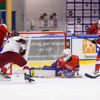 Latvijas U-20 hokeja izlase pasaules čempionātu sāk ar uzvaru pār norvēģiem