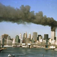 Melnā diena: pirms 14 gadiem teroristi sagrāva Ņujorkas 'dvīņu torņus'