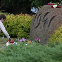 Хор, шествие и цветы: в четверг в Риге помянут память жертв коммунистов