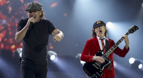 'AC/DC' aptur ASV turneju grupas vokālista dzirdes apdraudējuma dēļ