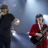 'AC/DC' aptur ASV turneju grupas vokālista dzirdes apdraudējuma dēļ