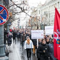 Сотни оскорбленных литовских врачей вышли на улицы: нас обманули