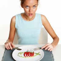 Pētījums: Cilvēki masveidā cieš no sekām, ko izraisa bailes no ēdiena
