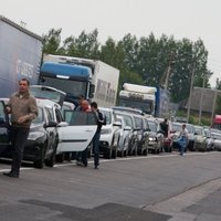 На латвийско-литовской границе образовалась 16-километровая очередь автомобилей