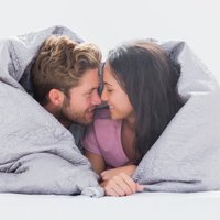 Kā attiecībās vairot intimitāti un atraisīt seksualitāti? Pieci pāri un viņu stāsti