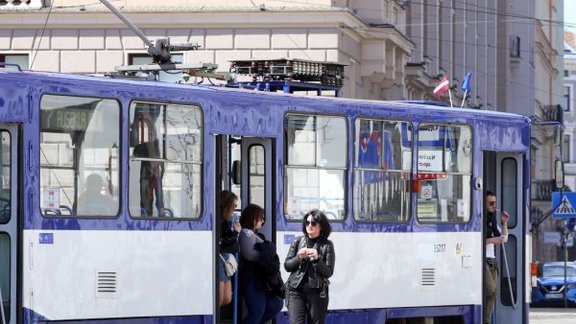 tramvajs, sieviete, Rīgas satiksme