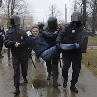 Foto: Protestos Krievijā Putinu aicina nekandidēt prezidenta vēlēšanās