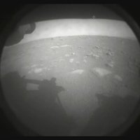 NASA rovers veiksmīgi piezemējies uz Marsa; jau saņemti pirmie foto