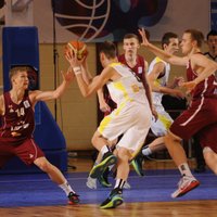 Latvijas U-16 basketbolisti principiālā Eiropas čempionāta cīņā piekāpjas Lietuvai