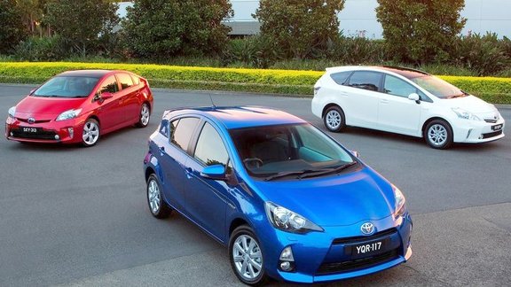 Toyota-Prius_C_2012_800x600_wallpaper_30