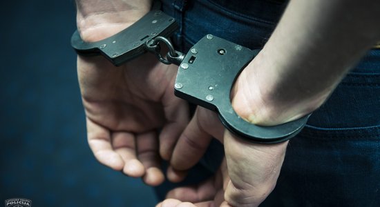 Aizdomās par izvarošanu Čiekurkalnā un mēģinājumu Brasā aizturēts vīrietis