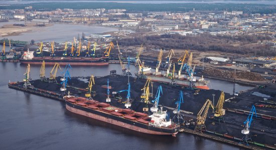 TV3: Через Рижский порт планируют транспортировать урановую руду из Узбекистана, но есть риски