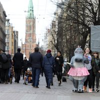 Foto: Rīgā gājējiem un velobraucējiem uz dienu atvēl Ģertrūdes ielu