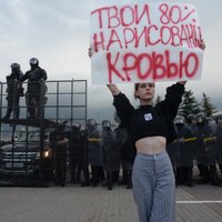Foto: Minska nepiekāpjas. Tūkstoši protestē pret Lukašenko