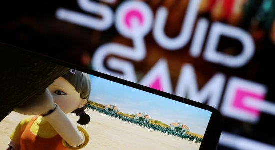 'Squid Game' gāž no troņa 'Bridgerton' un kļūst par 'Netflix' skatītāko seriālu