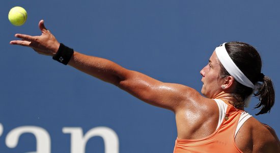 Севастова вышла в четвертьфинал турнира в Пекине несмотря на травму