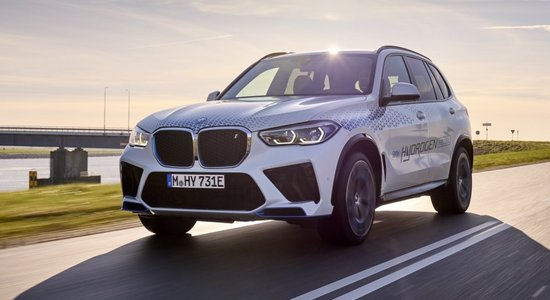 BMW prezentējis savu pirmo ar ūdeņradi darbināmo auto