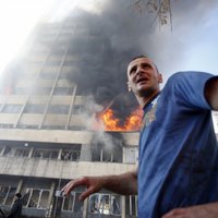 Bosnijā demonstranti aizdedzina valdības ēkas