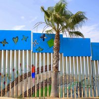 Meksikas robežsienai jābūt caurskatāmam 'saules mūrim', paziņo Tramps